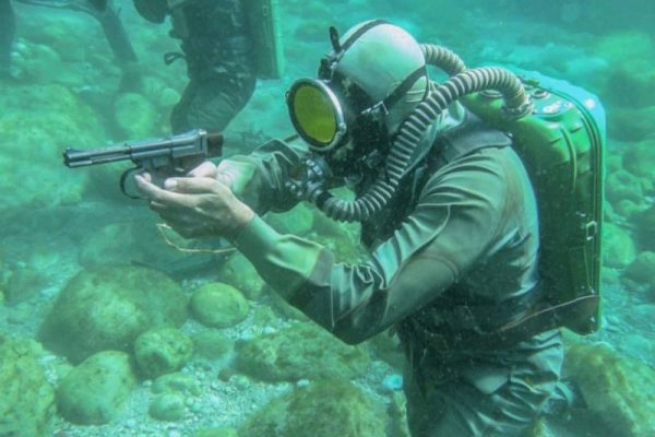 A PISTOLA QUE FUNCIONA DEBAIXO D’ÁGUA